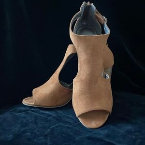 MODA SPANA FAUX NUBUCK HEELED SANDALS SIZE 8.5